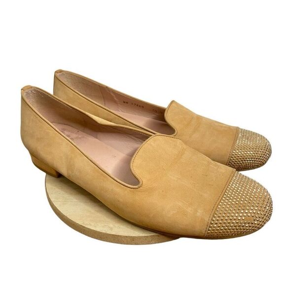 Stuart Weitzman Lingo Slip On Loafer 7.5 Beige Nubuck Nailhead Cap Toe Shoe Tan - Picture 1 of 8